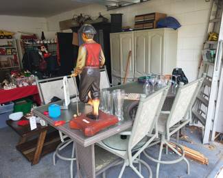 Patio bar with 4 stools