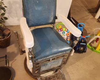 Theo Akochs barber chair