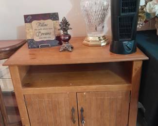 Small TV stand-31x28