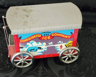 Ice wagon ice bucket