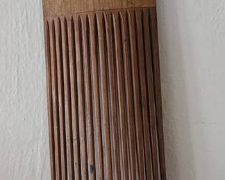 Wooden hair comb