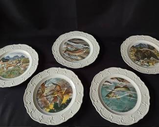 https://www.auctionninja.com/meadowlark-estate-services/sales/details/fabulous-fine-china-crystal-jewelry-and-collectibles--3.html