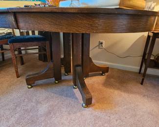 Farmhouse Dining Table- w/4 leaves= 8' 6 Chairs and table protector