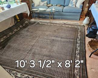 Rug looks dirty- But just how it pictured.