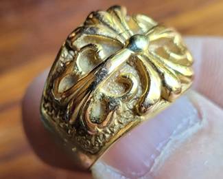 14 kt gold ring
