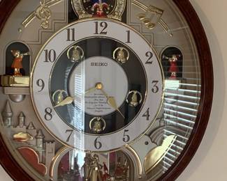 Great selection of wall and mantle clocks. 