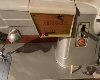 Vintage Singer Sewing Machine Table w/ Machine