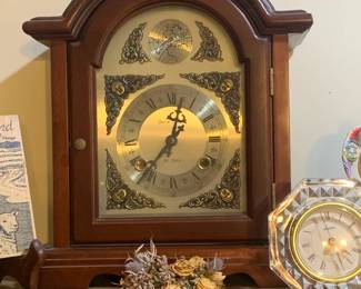 Great selection of wall and mantle clocks. 