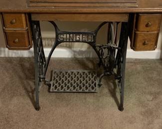 Vintage Cast Iron Singer Sewing Table w/ Singer Machine
