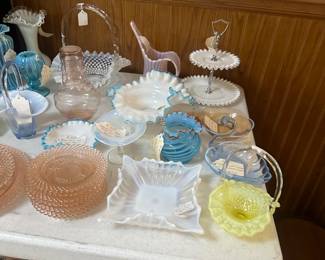 Fenton bon bon, double ruffle, opalescent 