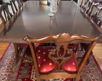 Stickley table with leaves and with 8 chairs