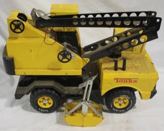 6078 - Tonka Metal Crane Digger Truck - 17" x 13" x 7.5"
