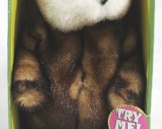 566 - Caddyshack Dancing Gopher in Box You are buying a used as-is electric/electronic item. We do not guarantee all components are present, and if it is not expressly stated, it is untested.
