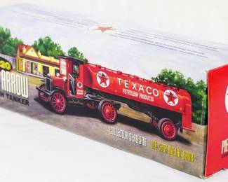 25 - Texaco 1920 Pace Arrow Cab w/ Tanker Bank w/ Box Collector Series 16 Die Cast Metal Bank
