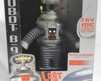 568 - Lost in Space Robot B9 (New in Box) You are buying a used as-is electric/electronic item. We do not guarantee all components are present, and if it is not expressly stated, it is untested.

