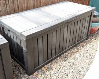 Outdoor storage deck box