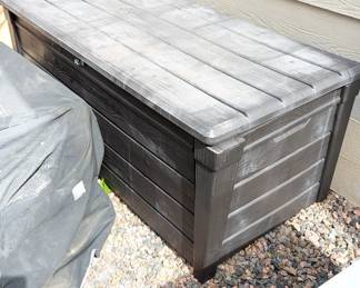 Outdoor storage deck box