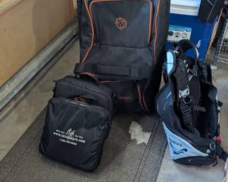 Akona Adventure Gear dive roller bag