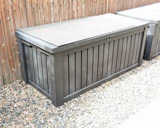 Outdoor storage deck box