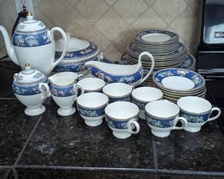 Wedgwood Blue Siam bone china dinner set