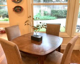 Wonderful table with extra leaf