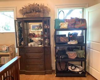 Display cabinet and ladies accessories