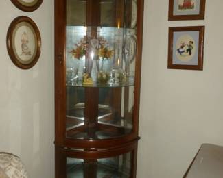 Nice vintage Mahogany corner cabinet