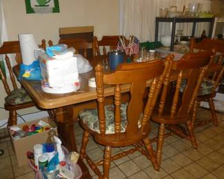 kitchen table w/6 chairs