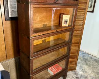 Globe Barister cabinet 