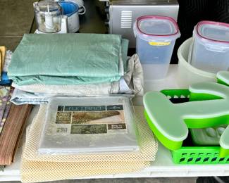 Do I really see a palm tree Jello mold?