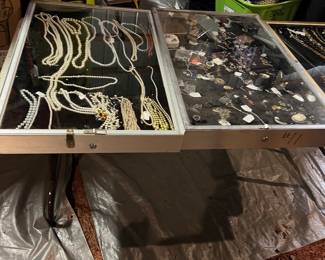 100s of pieces of Jewelry!