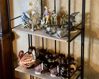 Figurines, mugs, sea shels