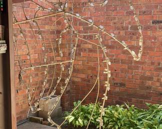 Trumpeting angle yard decoration made from welded rebar