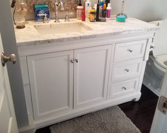 Elegant bath vanity 