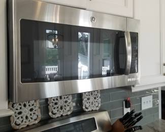 GE microwave oven