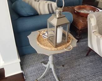 Accent table