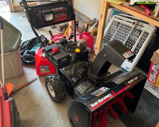 YARD MACHINE SNOW BLOWER 