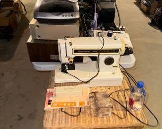 SEWING MACHINE 