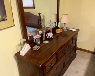 DRESSER