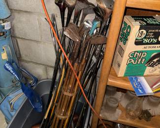 VINTAGE GOLF CLUBS 