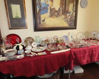 Tables of crystal, porcelain, plates, dishes and bric a brac.