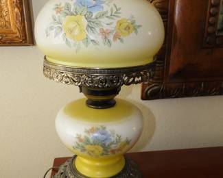 Antique bedroom table lamp.