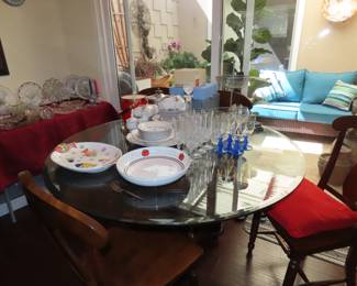 Dining table, crytsal stems, full dinner set.