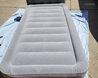Twin Air Bed With Head Board .Tested No Leaks Holds Air Just Fine. This Has The Built- In Air Pump
