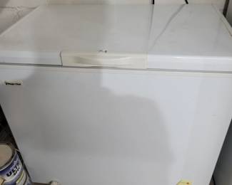 Magic Chef Chest Freezer ( In Working Condition)