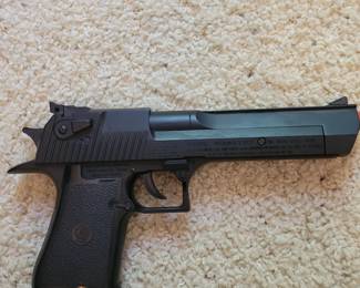 Spring Operated Soft Air Gun ,Plastic Pellet Cal.(6mm) This Is Plastic