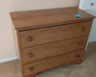 Three drawer chest
Flame Birch wood
Beautiful condition 