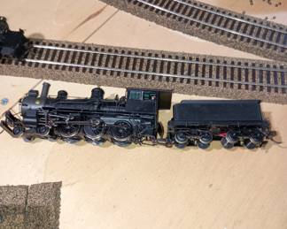 HO locomotive with Attached tender