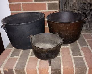 Footed cast iron kettled