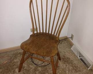 Eight spindle Windsor chair 